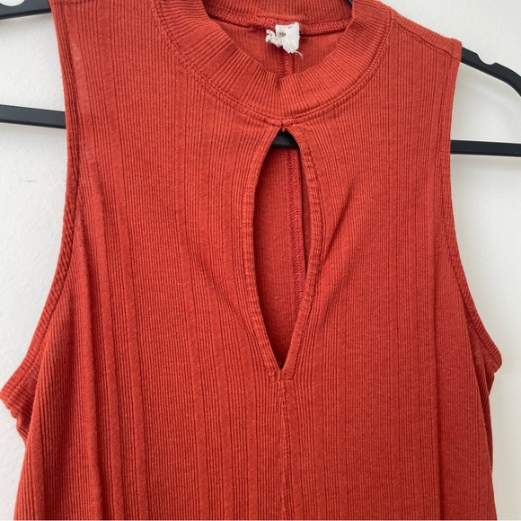 Sleeveless Rust Top - Picture 2 of 5